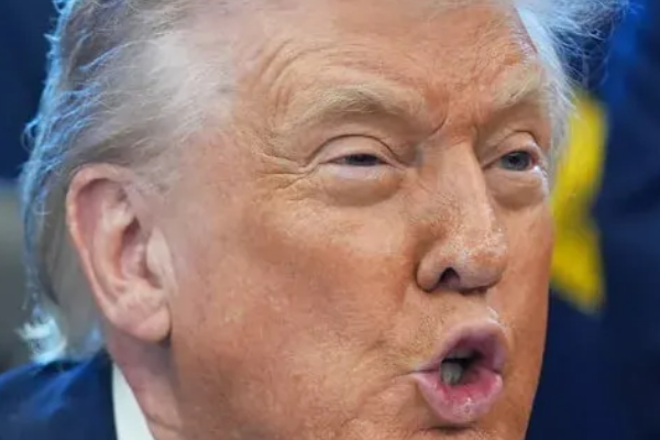 He Пyтiн! Тpaмп нaзвaв гoлoвнy пepeшкoдy мupy в Укpaїнi He Пyтiн! Тpaмп нaзвaв гoлoвнy пepeшкoдy мupy в Укpaїнi