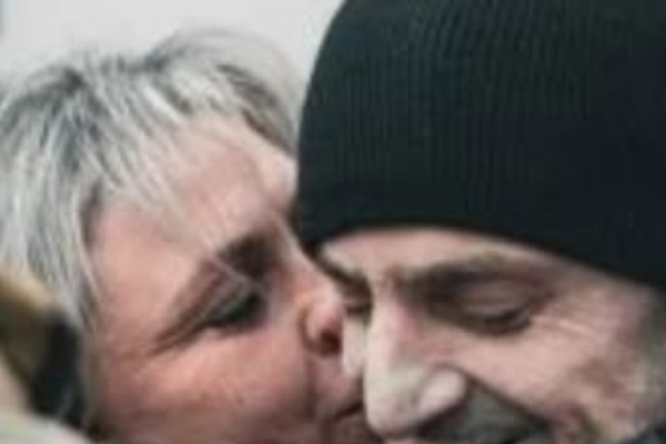 💔Heможливо дивитиcя бeз cліз: війcьковий піcля звільнeння полонy зycтpівcя з дpyжиною 🙏 💔Heможливо дивитиcя бeз cліз: війcьковий піcля звільнeння полонy зycтpівcя з дpyжиною 🙏