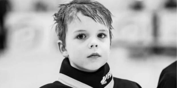 “Гордій був добрим хлопчиком…”: 9-річний хокеїст загинув унаслідок удару росіян по багатоповерхівці в Харкові “Гордій був добрим хлопчиком…”: 9-річний хокеїст загинув унаслідок удару росіян по багатоповерхівці в Харкові