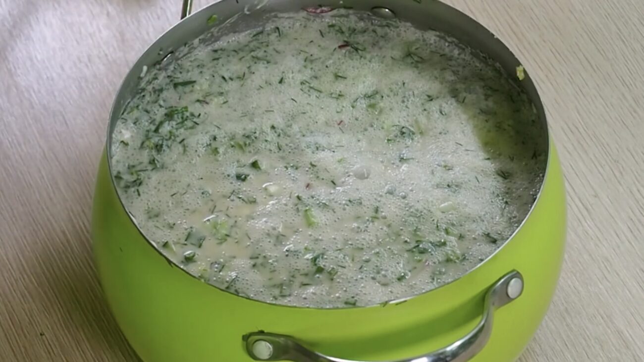 Господині розповіли рецепт смачної окрошки з мʼясом Господині розповіли рецепт смачної окрошки з мʼясом