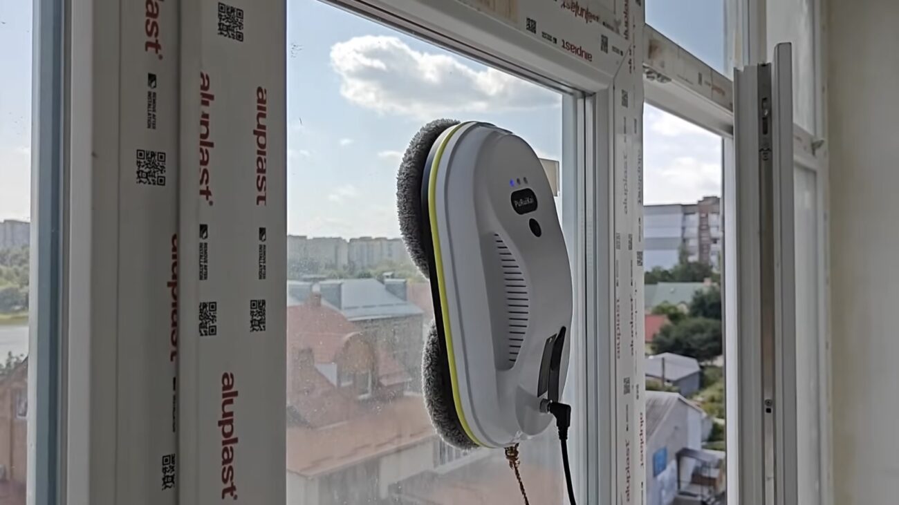 Експерти розповіли, як користуватися роботом для миття вікон. Фото: YouTube Ремонт Петрович Експерти розповіли, як користуватися роботом для миття вікон. Фото: YouTube Ремонт Петрович