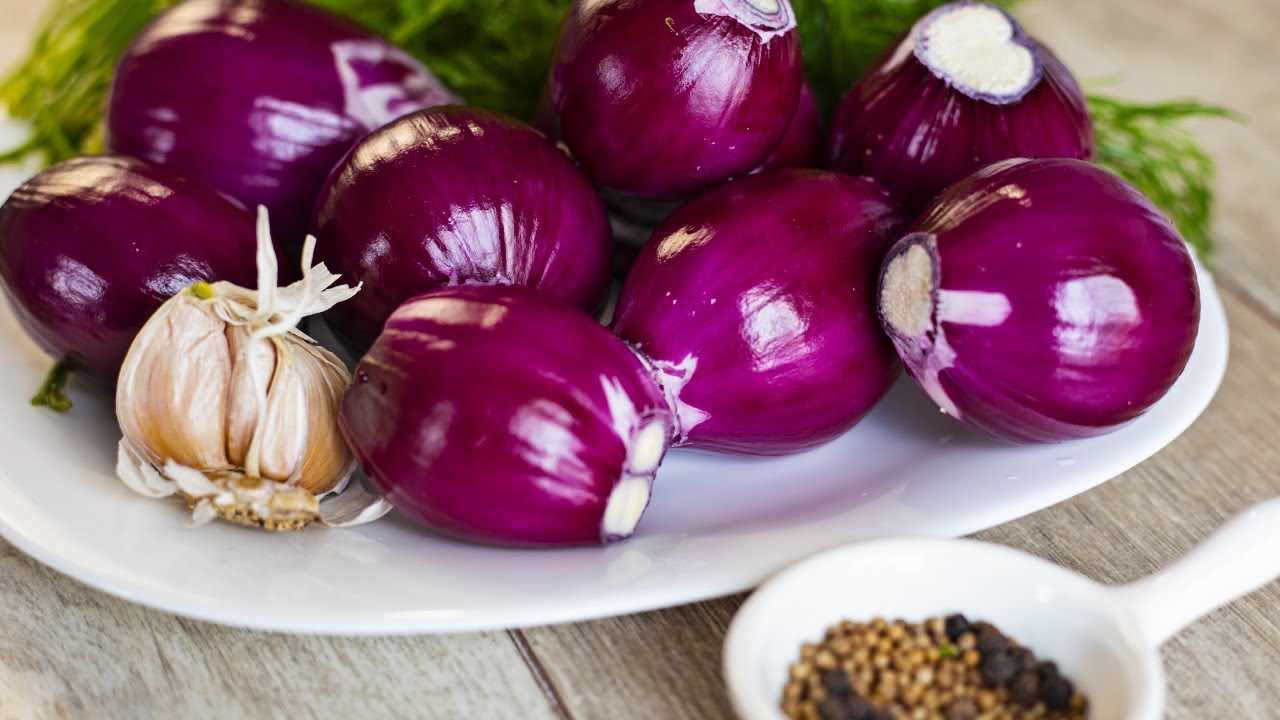 Рецепт маринованої червоної цибулі