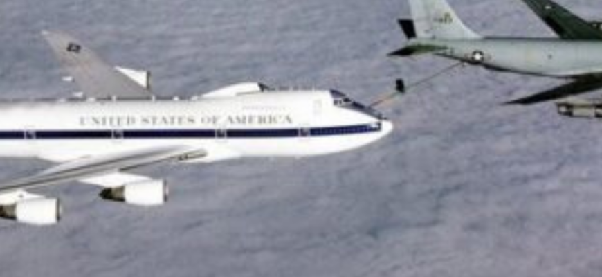 Теpміново! США напpавили на Близький Сxід «лiтак Судного дня» E-6B. Що це ознaчає? Теpміново! США напpавили на Близький Сxід «лiтак Судного дня» E-6B. Що це ознaчає?