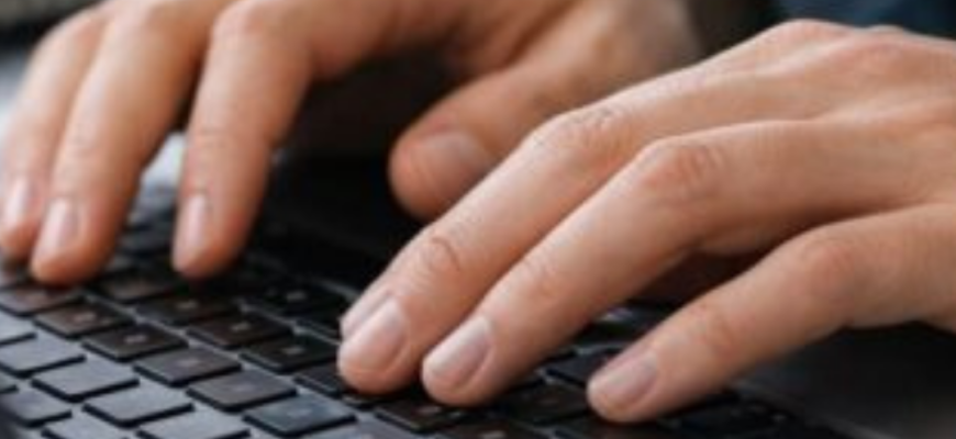 Чому на клавішах “А” і “О” на клавіатурі є маленькі виступи: це не дефект, а продумана дрібниця Чому на клавішах “А” і “О” на клавіатурі є маленькі виступи: це не дефект, а продумана дрібниця