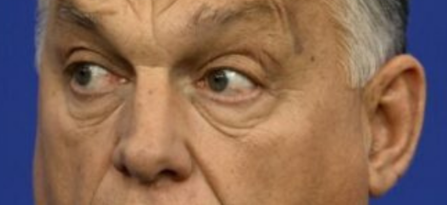 Орбан лякає українцями своїх дітей у постановному відео Орбан лякає українцями своїх дітей у постановному відео