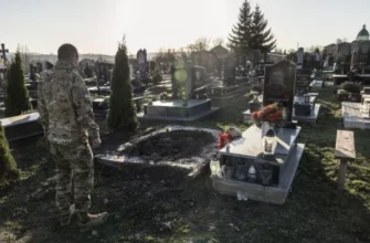 “Не кожному випадає така нагода…”: Звільнений з полону Назар Далецький побував на могилі, в якій під його іменем поховали іншого воїна