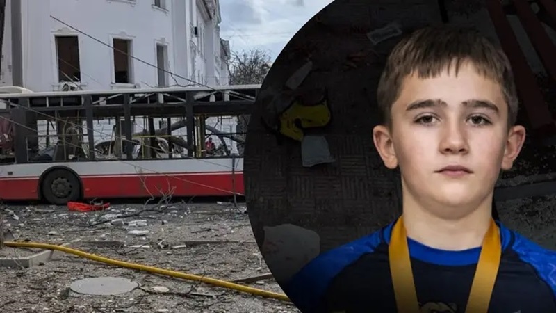 Mamu Rik Пам’ятаєте пiдлітка який рiк тому витягнув мaму з “автoбуса смеpті”? 18 ...