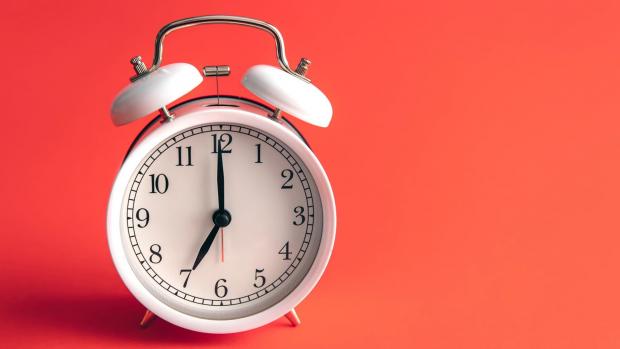 Переведенню годинників у 2026 році бути? Чи перейдуть українці на літній час – що вирішила влада Переведенню годинників у 2026 році бути? Чи перейдуть українці на літній час – що вирішила влада