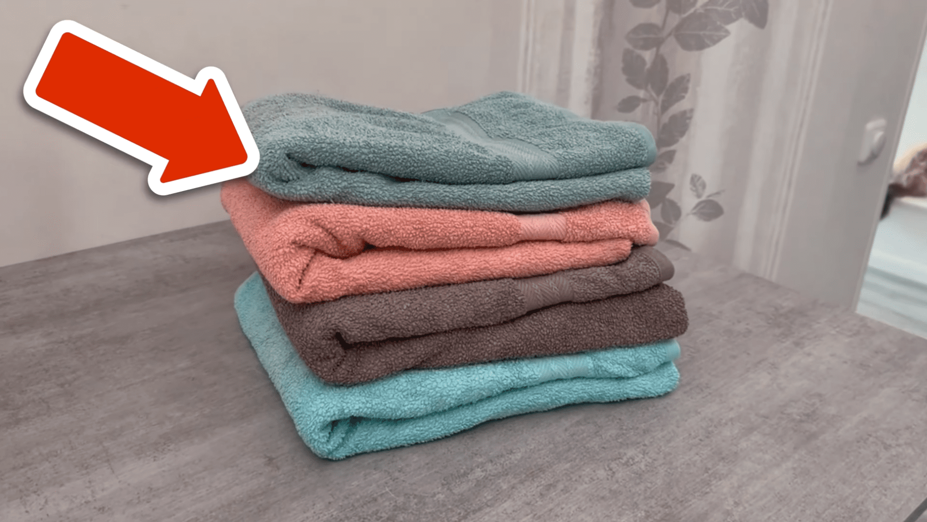 Експерти розповіли про цікаву деталь на якісному рушнику. Фото: скріншот з YouTube Експерти розповіли про цікаву деталь на якісному рушнику. Фото: скріншот з YouTube