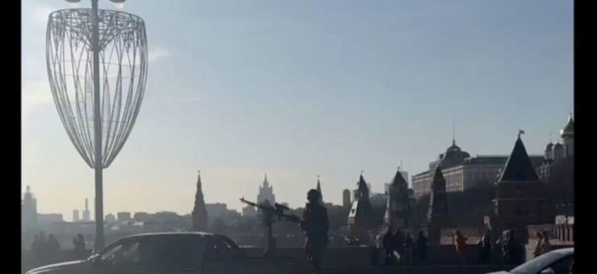 Кулеметники у Кремля та відключений Інтернет: у Москві безпрецедентний режим безпеки Кулеметники у Кремля та відключений Інтернет: у Москві безпрецедентний режим безпеки