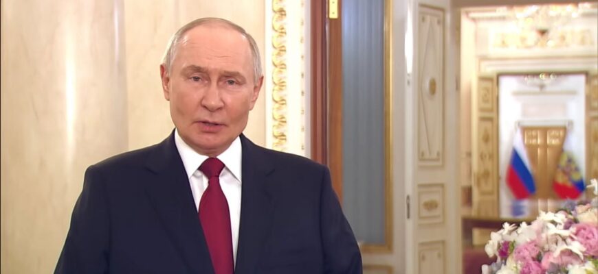 Путін сховався і не відвідує Кремль, не бажаючи повторити долю Хаменеї, – ЗМІ Путін сховався і не відвідує Кремль, не бажаючи повторити долю Хаменеї, – ЗМІ