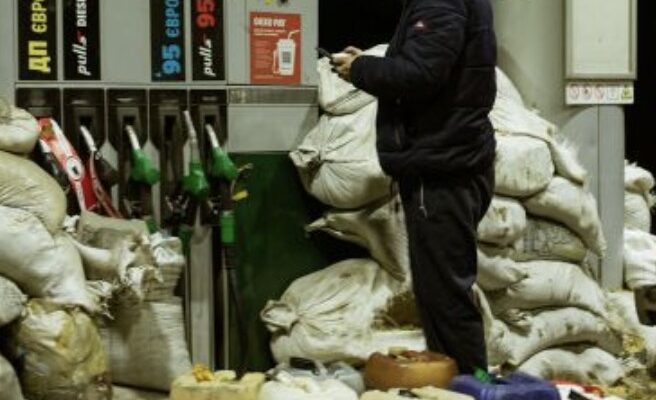 Мають три дні. АМКУ вимагає від АЗС пояснити підвищення цін на пальне Мають три дні. АМКУ вимагає від АЗС пояснити підвищення цін на пальне