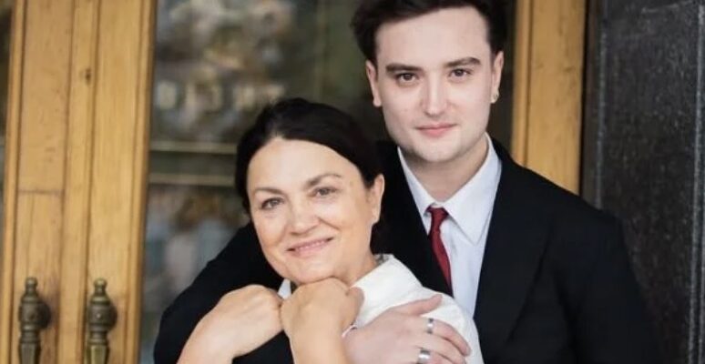 “Мама робить все”: син Сумської розкрив правду про свою сестру-відлюдницю “Мама робить все”: син Сумської розкрив правду про свою сестру-відлюдницю