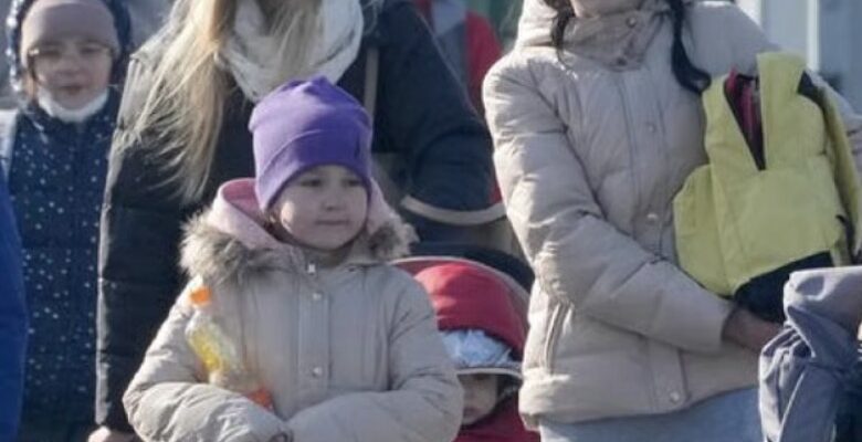 Біженці, які повернулися до України, отримають “підйомні”: скільки платитимуть Біженці, які повернулися до України, отримають “підйомні”: скільки платитимуть