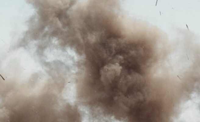 Теракт у Бучі: Потужні вибухи пролунали біля будинку, поранені поліцейські Теракт у Бучі: Потужні вибухи пролунали біля будинку, поранені поліцейські