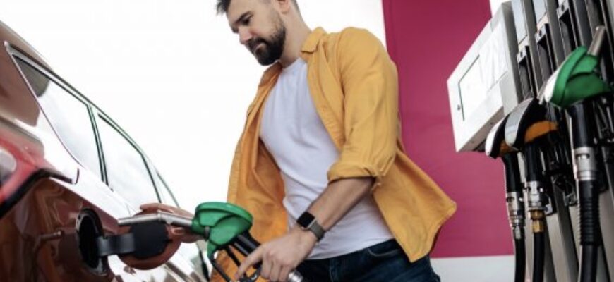 Бензин різко здешевшав, але не всюди: ціни на АЗС 27 березня Бензин різко здешевшав, але не всюди: ціни на АЗС 27 березня