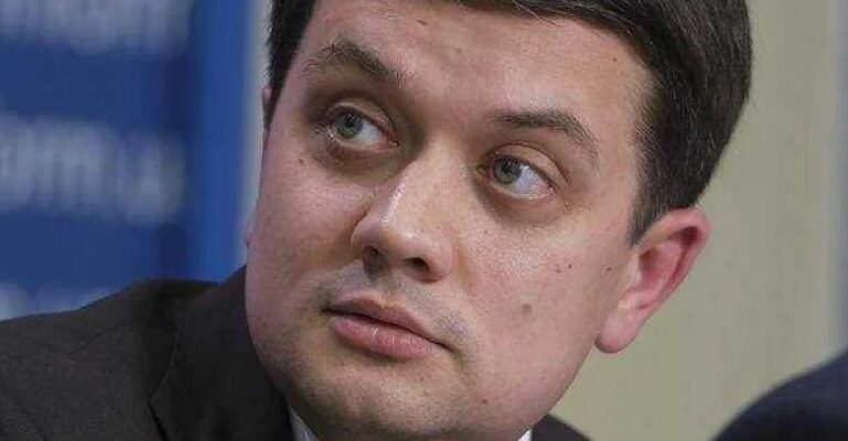 Разумков лицемірно відмовився віддавати зарплату на ЗСУ попри гучний піар на цій темі, – блогер Разумков лицемірно відмовився віддавати зарплату на ЗСУ попри гучний піар на цій темі, – блогер