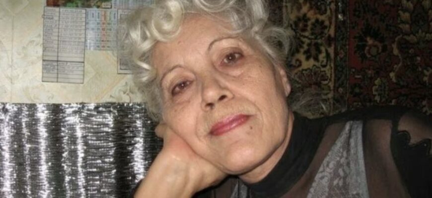 Усі шукали в моїх подарунках євро. Та їх там не було. Набридло, що усі мене лише за гроші люблять. Та після цього діти мені бойкот оголосили – не дзвонять, в гості не кличуть. Не знаю, як далі бути! Усі шукали в моїх подарунках євро. Та їх там не було. Набридло, що усі мене лише за гроші люблять. Та після цього діти мені бойкот оголосили – не дзвонять, в гості не кличуть. Не знаю, як далі бути!