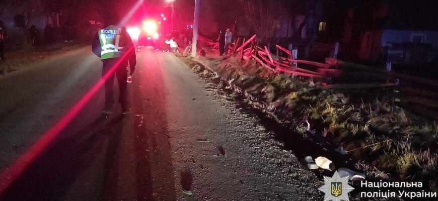 Смертальна ДТП на Івано-Франківщині: водій збив двох дівчат та втік (фото) Смертальна ДТП на Івано-Франківщині: водій збив двох дівчат та втік (фото)