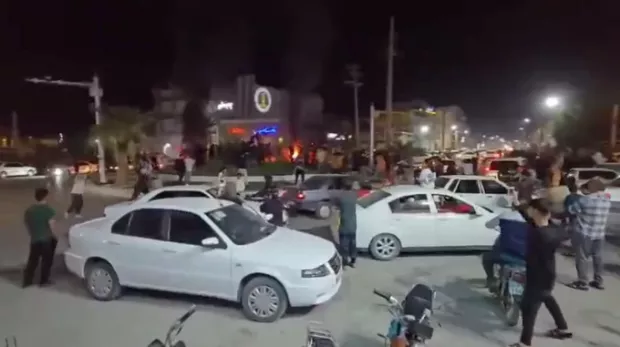 Тепер режим кривавих мракобісів приречений? – На вулиці іранських міст висипало мільйони святкувальників, люди радіють загибелі Хаменеї та його приспішників (відео) Тепер режим кривавих мракобісів приречений? – На вулиці іранських міст висипало мільйони святкувальників, люди радіють загибелі Хаменеї та його приспішників (відео)