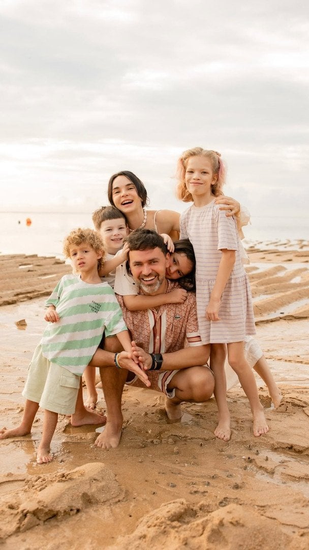 Тімур Мірошниченко з дружиною та дітьми / © instagram.com/_inna_mi_