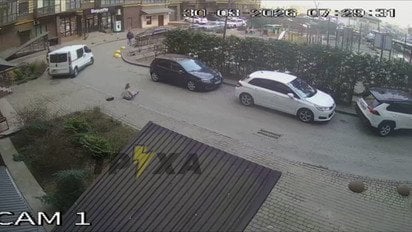 У Луцьку вагітна жінка впала з буса ТЦК, щоб завадити мобілізації чоловіка: вона може втратити дитину У Луцьку вагітна жінка впала з буса ТЦК, щоб завадити мобілізації чоловіка: вона може втратити дитину