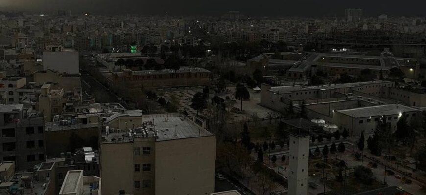 В Ірані зафіксували нафтовий дощ (фото, відео) В Ірані зафіксували нафтовий дощ (фото, відео)