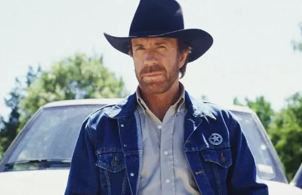 В останні хвилини життя був не сам: Помер легенда бойовиків Чак Норріс В останні хвилини життя був не сам: Помер легенда бойовиків Чак Норріс