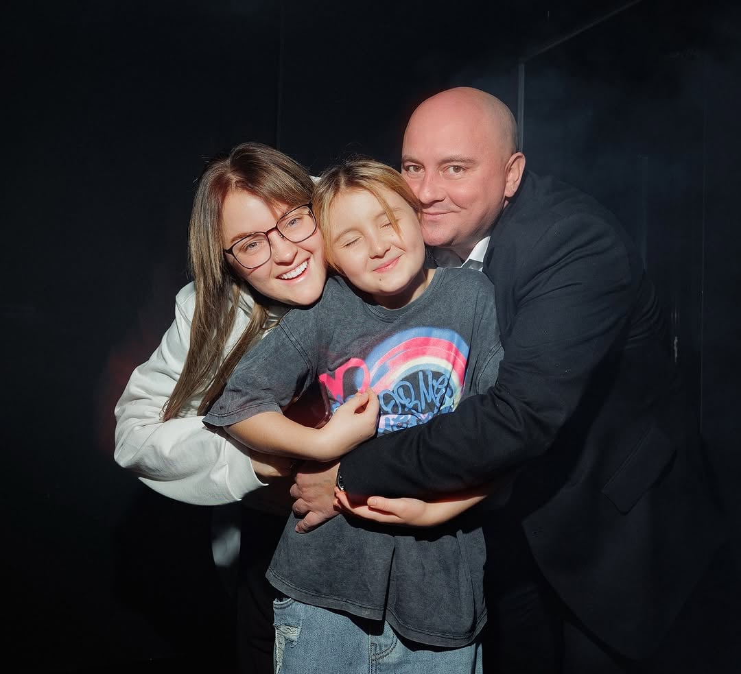 Юрій і Вікторія Ткач з дочкою