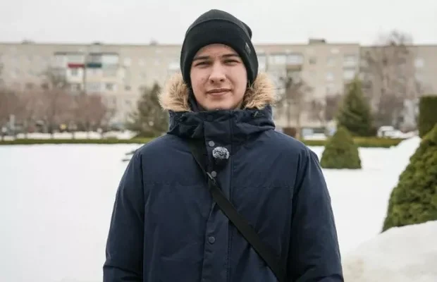 Якраз їхав на урок англійської: У Сумах 15-річний школяр врятував жінку, поранену під час російської атаки (відео) Якраз їхав на урок англійської: У Сумах 15-річний школяр врятував жінку, поранену під час російської атаки (відео)