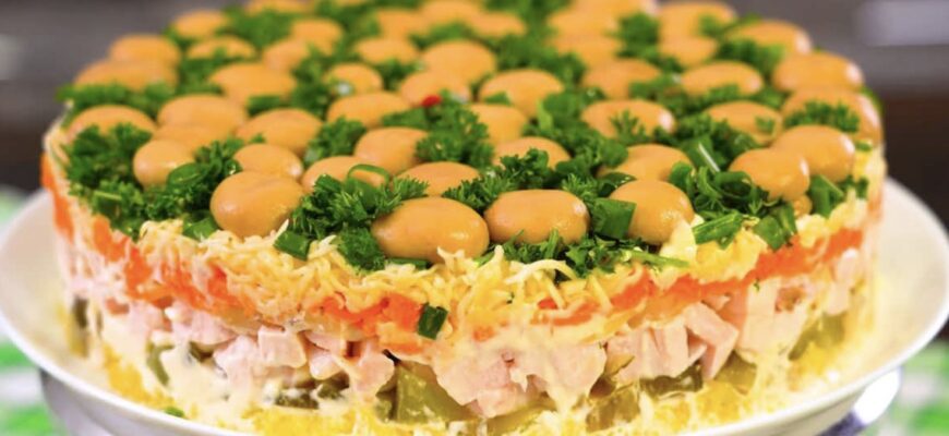 Салат «Великодній» — Номер 1 салат на Паску: Гості тільки ним і закушують. Ну дуже смачний