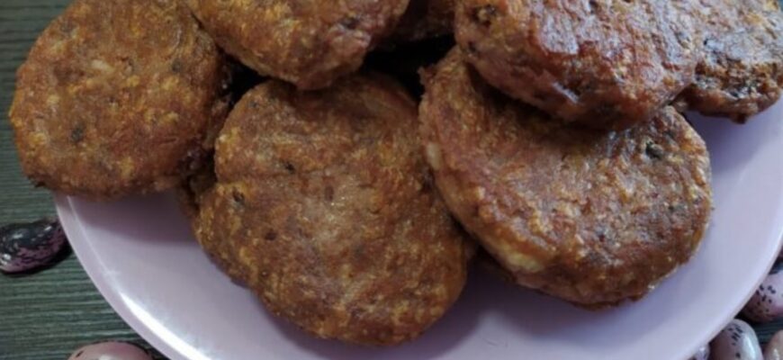 Ці печінкові котлети на застіллях розбирають за 5 хвилин: навіть діти їх беруть Ці печінкові котлети на застіллях розбирають за 5 хвилин: навіть діти їх беруть