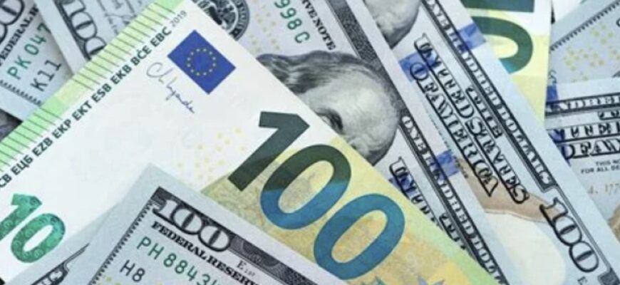 Долар і євро раптово обвалились: курс валют на 31 березня Долар і євро раптово обвалились: курс валют на 31 березня