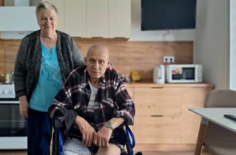 13 км везла чоловіка на колісному кріслі по дорозі, вистеленій тілами загиблих: Історія подружжя, яке пішки виходило з Костянтинівки (фото, відео)