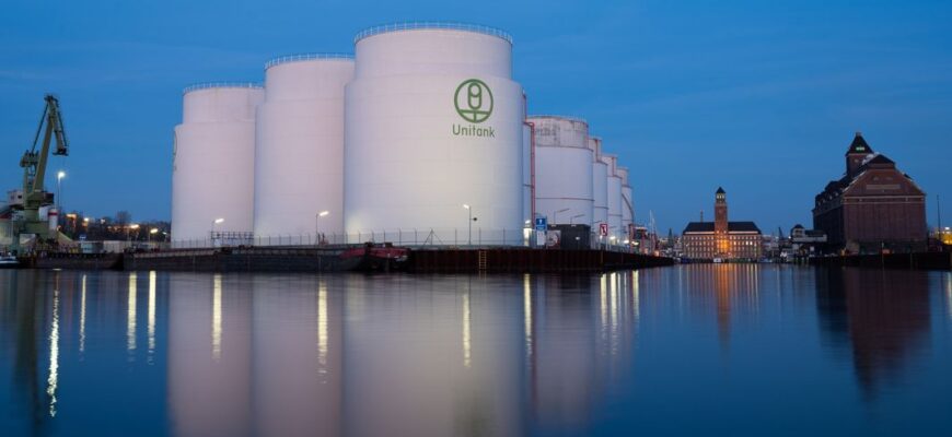 Україна серйозно пошкодила один з російських НПЗ: він виробляє нафту, бензин та дизель