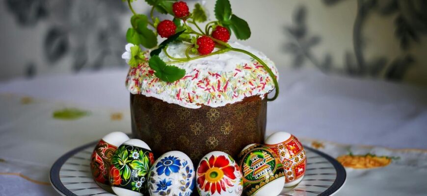 Лише не викидайте: що можна робити з великодніми пасками та яйцями, які не з'їли