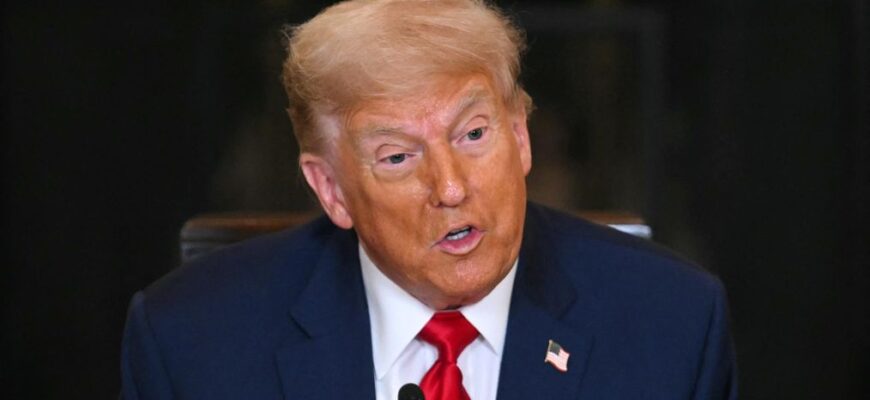 Трамп заявив, що інші країни направлять мінні тральщики до Ормузької протоки