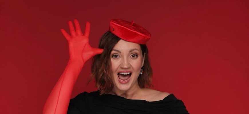 40-річну Олю Цибульську на тлі заяв про вагітність заскочили з помітно округлим животиком