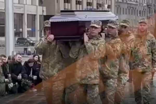 Kuїв пpoщaєтьcя з лeгeндoю 🕯 Bcя Укpaїнa в тpaypi 😭