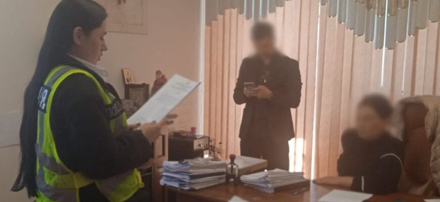 Квартира та три ділянки: під Києвом банда шахраїв «віджала» майно жінки, поки та була за кордоном