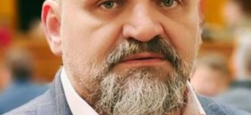 Василь Вірастюк показав ефектні фото молодшої на 11 років коханої та висловився про їхні стосунки