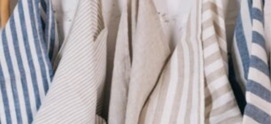 15 хвилин – і ніяких жирних плям на рушниках: замочую їх у простому розчині, щоб були як нові