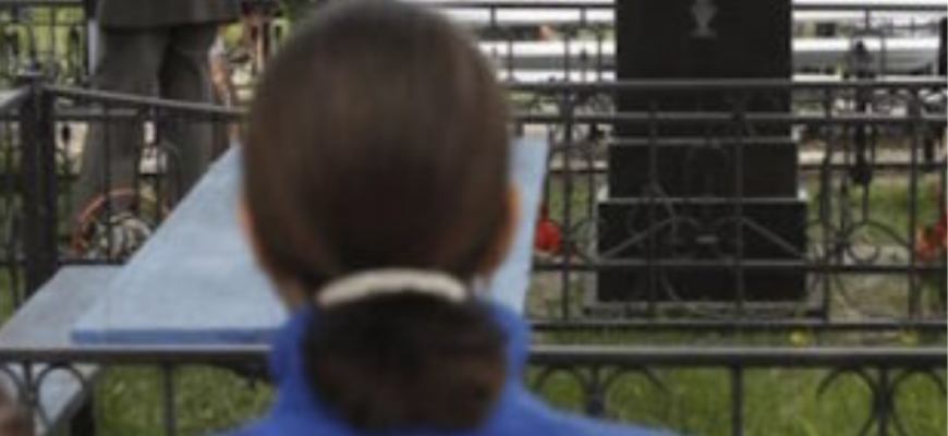 Не неcіть це на кладoвище! Перед поминaльними днями попеpедили про забоpони у 2026 pоці