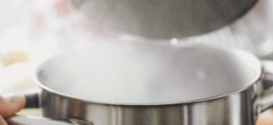 Ці продукти не можна готувати в каструлі з нержавійної сталі: поради професійних кухарів