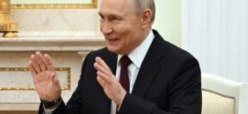 Дивна міміка і “шкільні штани”: поведінка і вигляд Путіна викликали запитання в іноземних ЗМІ (фото)
