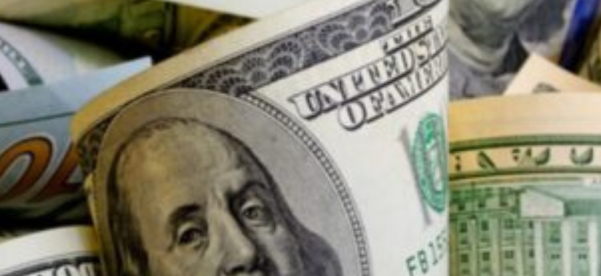 Долар та євро зірвалися з ланцюга: новий курс валют здивував усіх