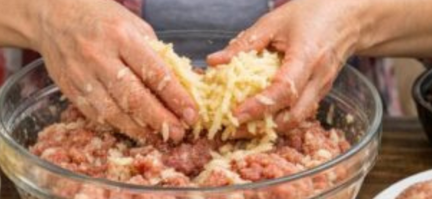 Додаю у фарш усього 2 ложки цього й отримую котлети ніжні та пухкі, немов хмаринки
