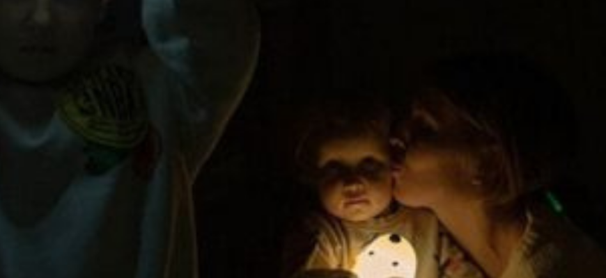 У Києві частина мешканців залишилась без світла: що сталося