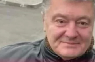 “Сьогодні відкриття мотосезону”: Порошенко ганяв Києвом на байку (відео)