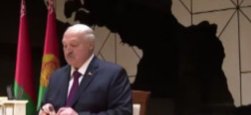 Лукашенко хоче підписати “велику угоду” з Трампом після врегулювання “певних питань”